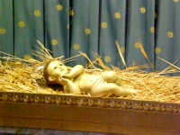 l'enfant Jésus déposé dans la crèche à Noël à Béthléem